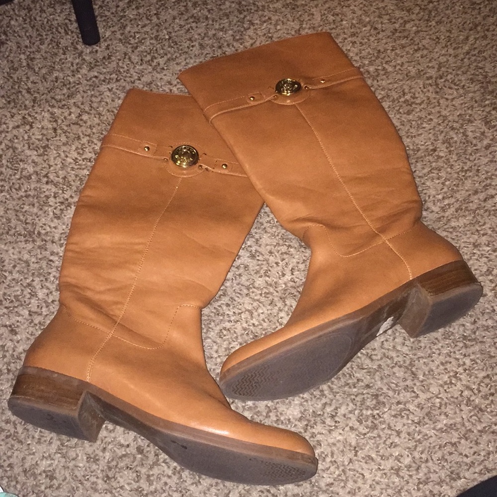 Boots - Picture 2 of 5